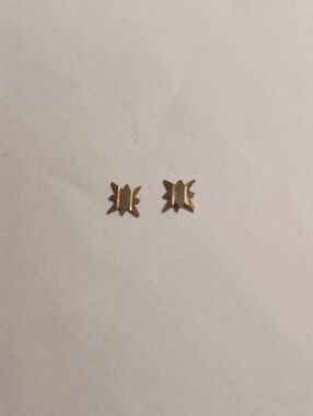10k Gold Stud Earring. Geometric Shape.